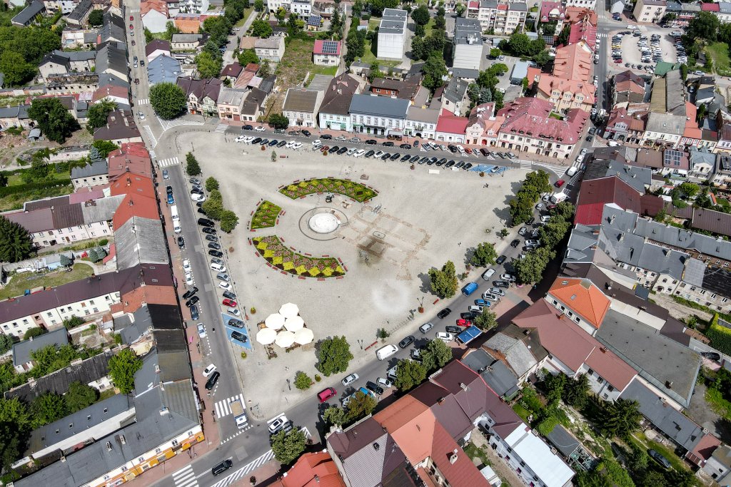 Nowy_Rynek_w_Łowiczu.jpg