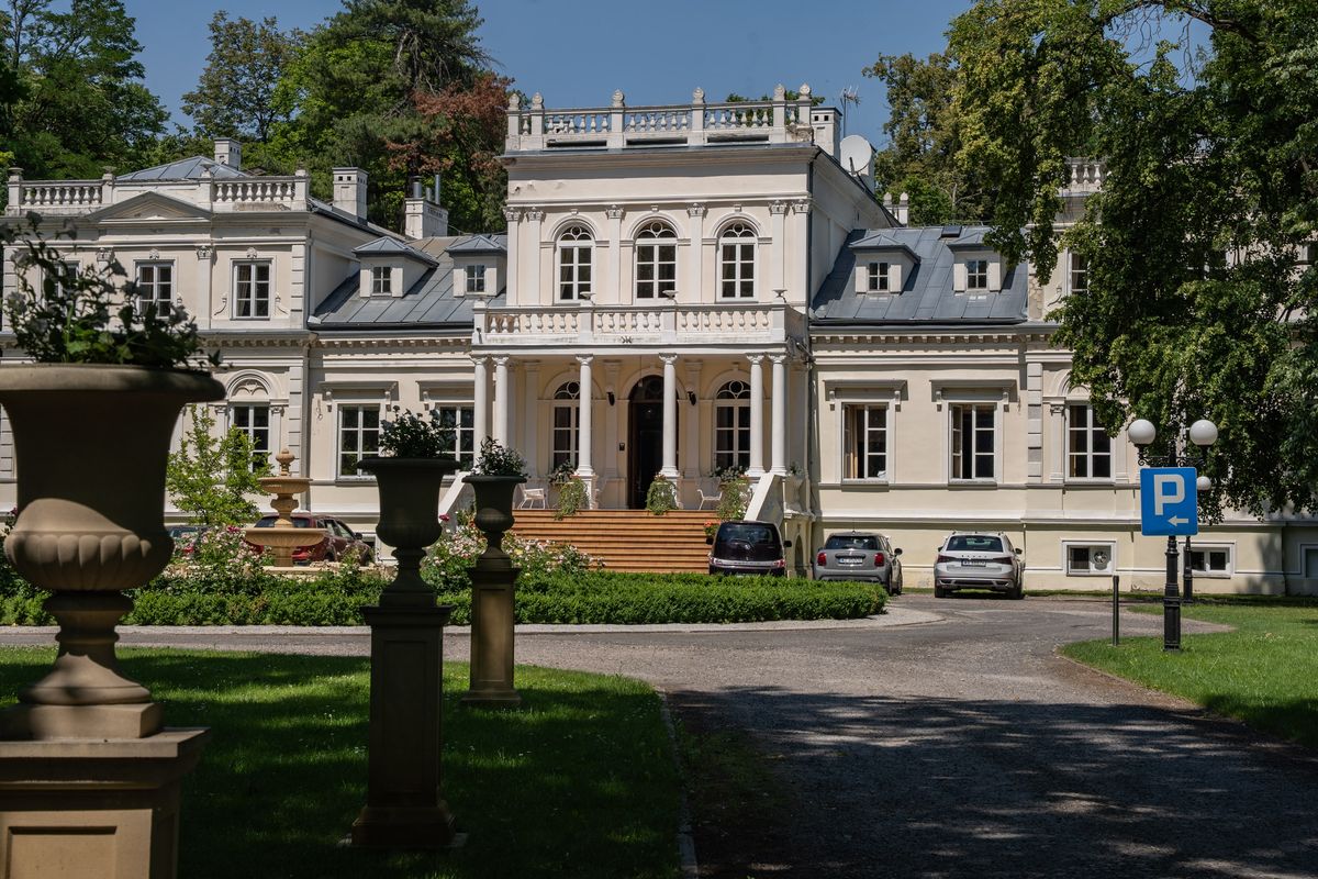 PALAC_WOLA_CHOJNATA_1.jpg