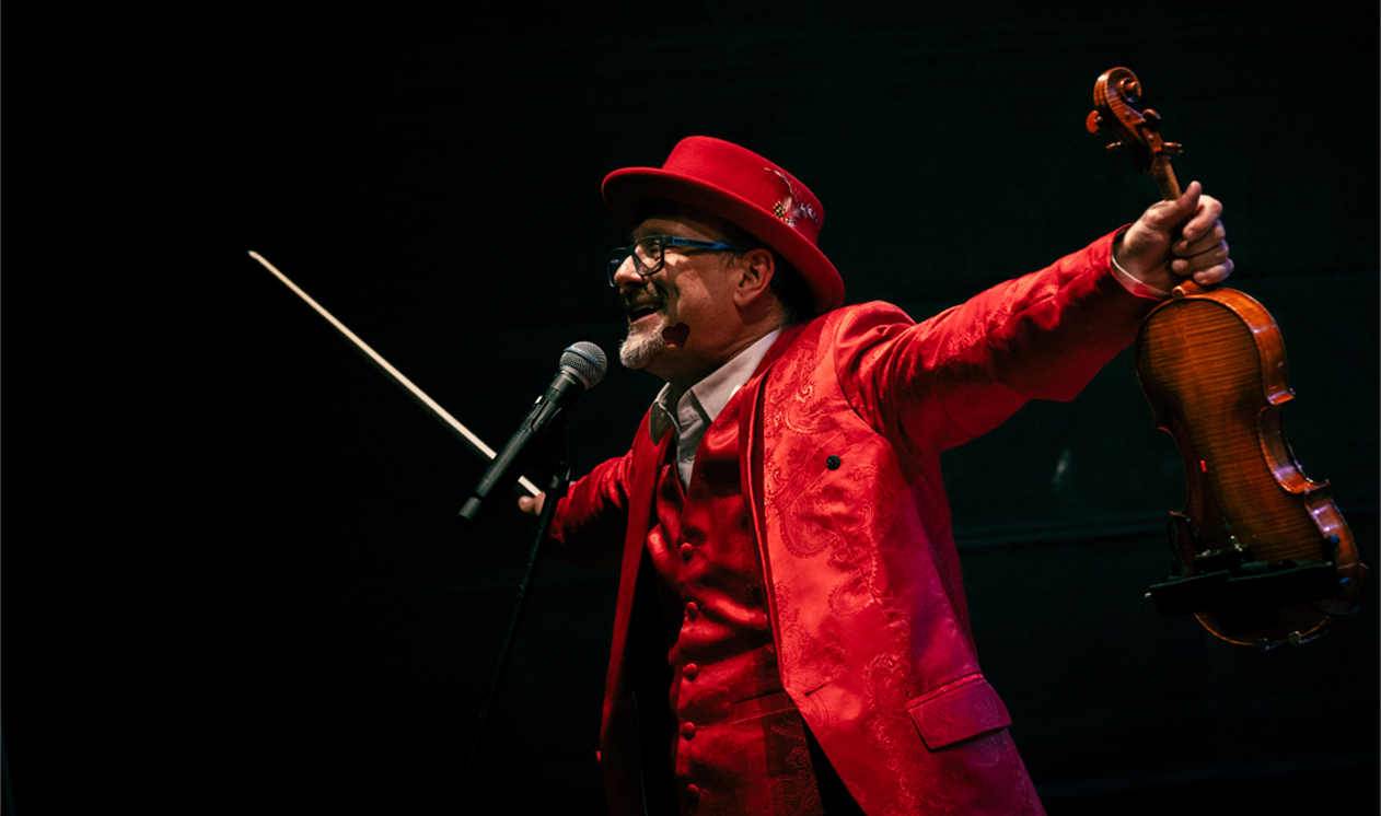 Tomasz Gołębiewski koncertmistrz OSF lider zespołu Grohman Orchestra