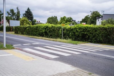 Nowy chodnik i oświetlenie w Buczku – poprawa bezpieczeństwa przy drodze wojewódzkiej