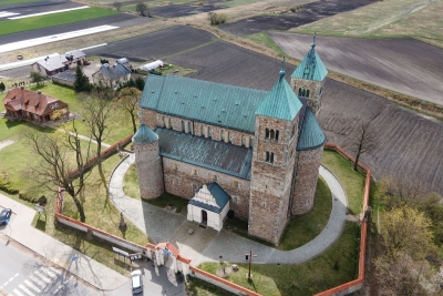 Łódzkie zachwyca. Archikolegiata w Tumie