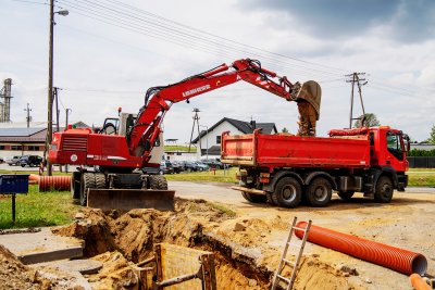 Ł&oacute;dzkie buduje. Inwestycja drogowa między Szczytami a Działoszynem nabiera tempa  &nbsp;