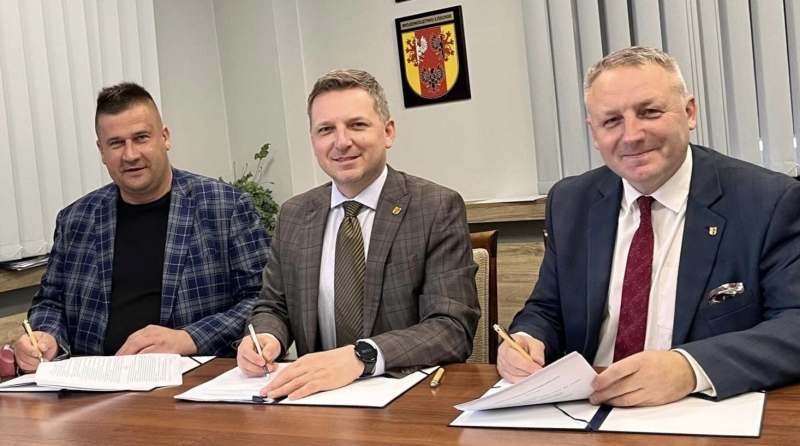 Podpisanie umowy przez  Beneficjenta oraz przez reprezentantów Samorządu Województwa Łódzkiego.