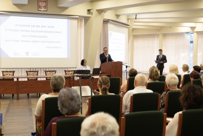Łódzkie dba o seniorów