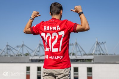 Piłka nożna. Nowy zawodnik Widzewa. Karierę zaczął w Barcelonie