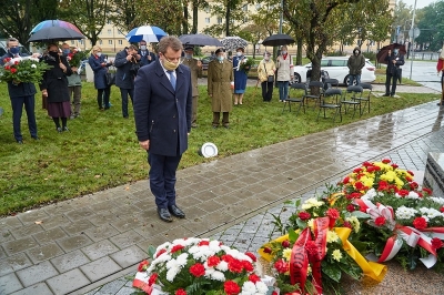 Cześć i chwała bohaterom