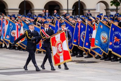 Dzień Strażaka w Ł&oacute;dzkiem: awanse, odznaczenia i piknik służb mundurowych