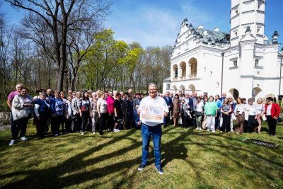 Seniorzy chcą być aktywni. Coraz więcej os&oacute;b sięga po Kartę Seniora Wojew&oacute;dztwa Ł&oacute;dzkiego