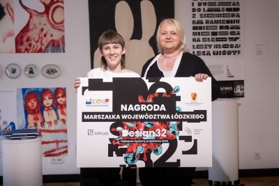 Weronika Kozik z krakowskiej ASP z Nagrodą Marszałek Wojew&oacute;dztwa Ł&oacute;dzkiego dla najlepszej projektantki