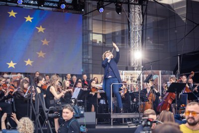 O, radości, iskro bogów…