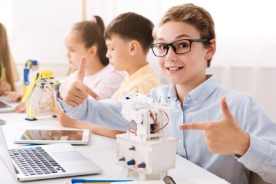 Szkoły pełne możliwości – Urząd Marszałkowski przekaże fundusze unijne na dodatkowe zajęcia i nowe technologie
