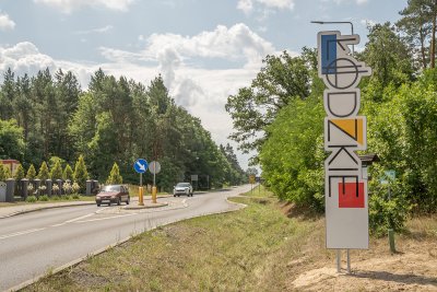 Witaj w Łódzkiem! Przy drodze wojewódzkiej stanął kolejny witacz