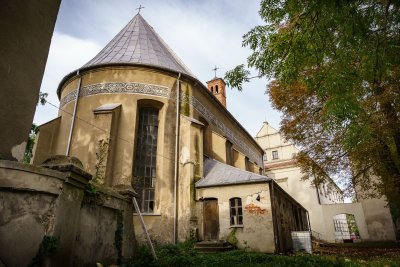Ł&oacute;dzkie zachwyca. Klasztor, manufaktura, koszary, kino. 400 lat historii jednego miejsca w Wieluniu