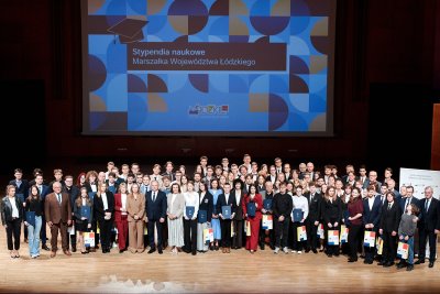 Ł&oacute;dzkie dla młodych. Najzdolniejsi uczniowie i studenci w naszym regionie otrzymali stypendia naukowe